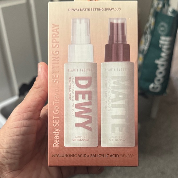 Dewy & Matte Setting Spray Set - Picture 2 of 3